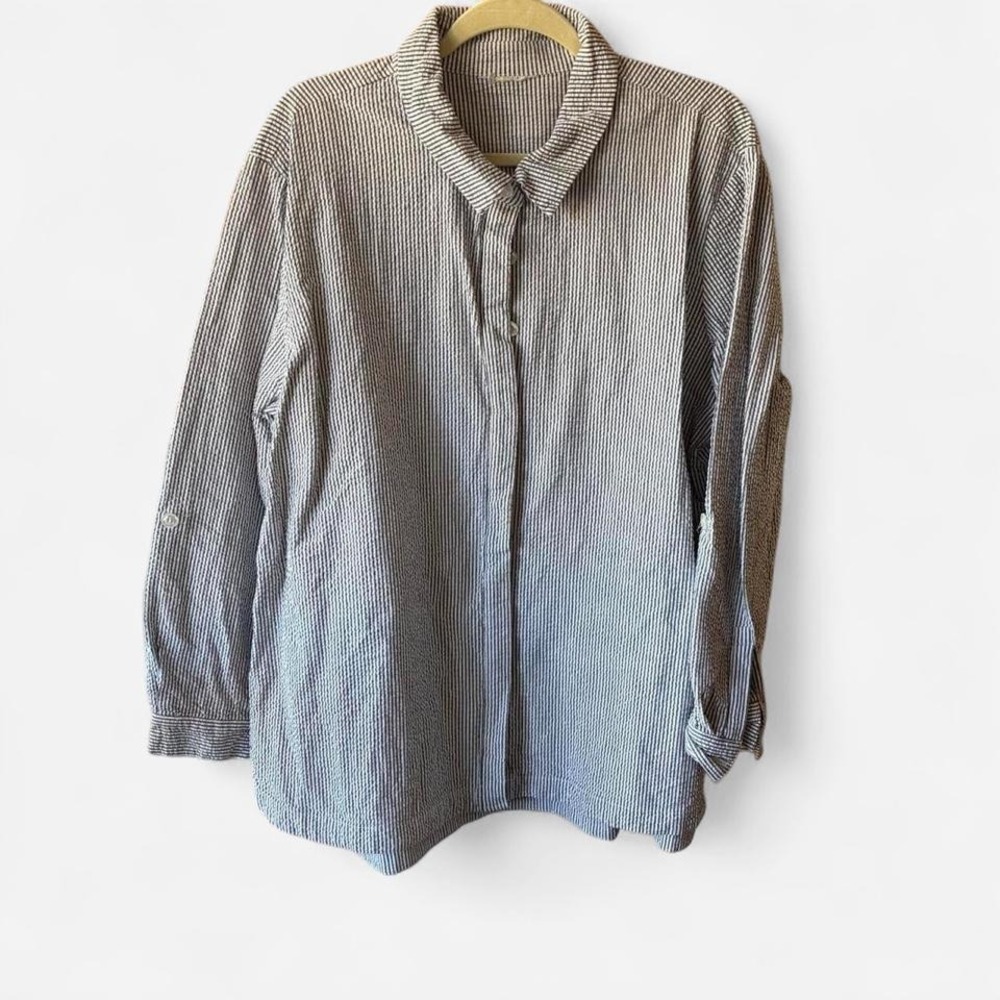 Coastal Crinkle Cotton White and Grey Striped Women's Button Down Sz Lg
